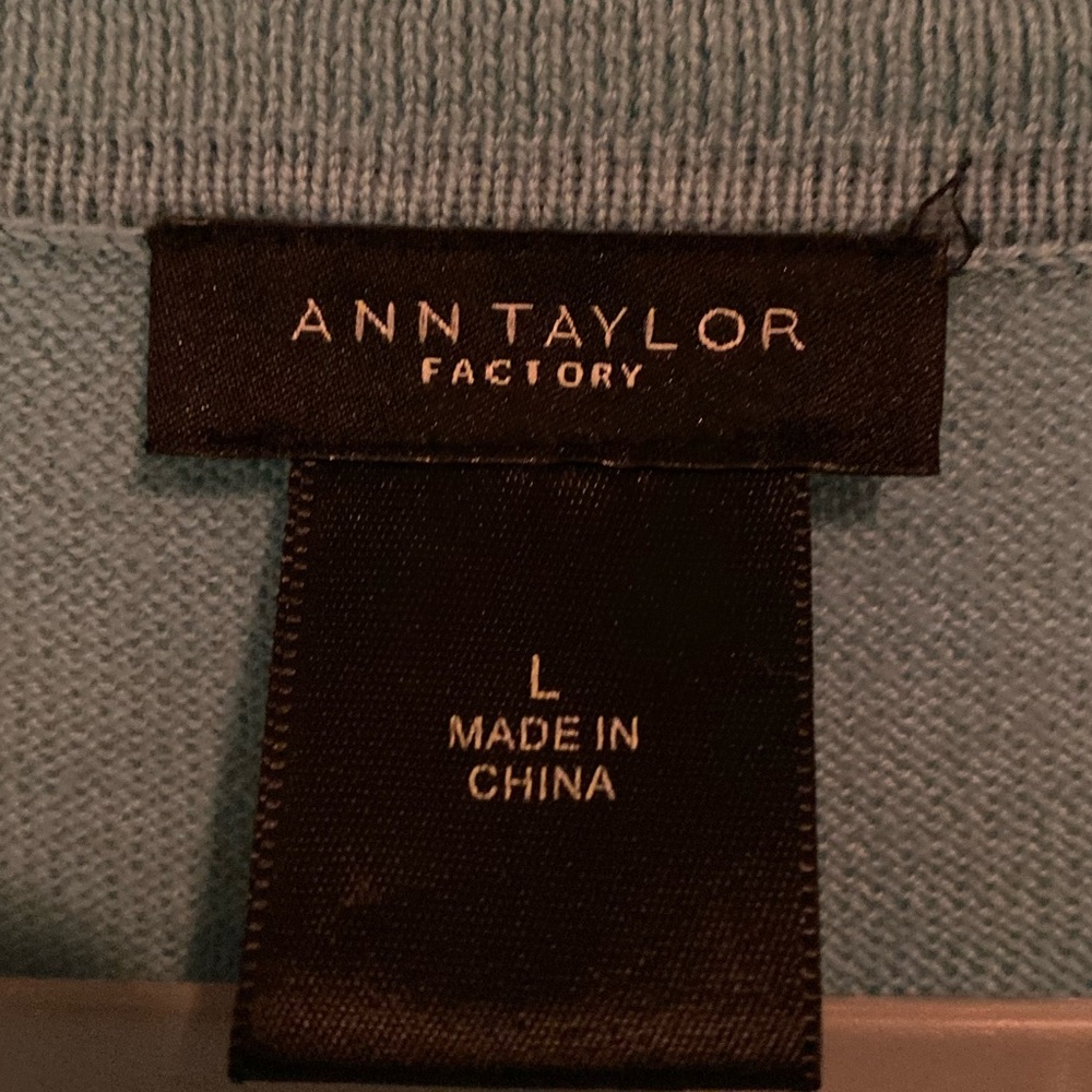 Such a cute cardigan. Scalloped beautiful Ann Taylor green color. Size L. - Picture 3 of 4